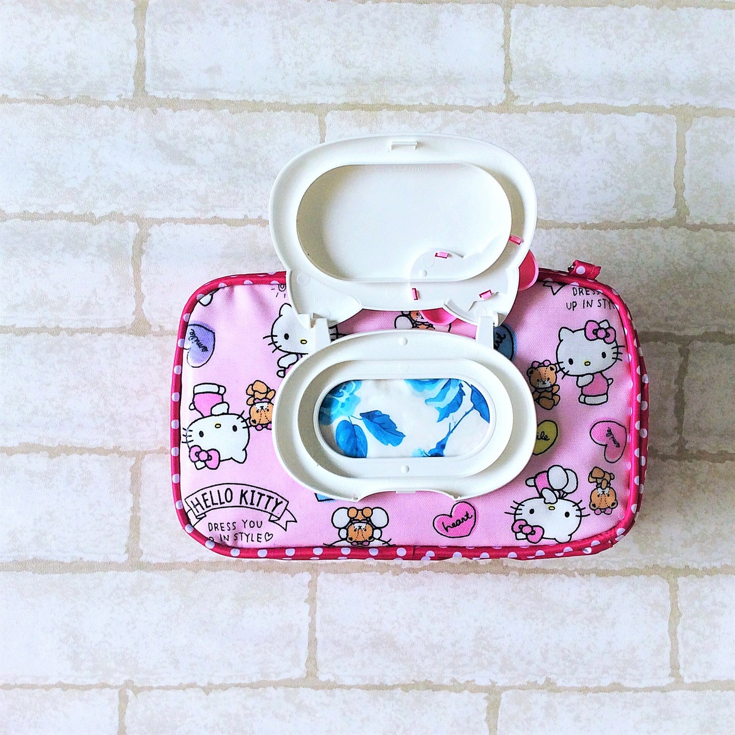 Kleenex WET AND DRY Tissue Holder | Kleenex Tissue 2in1 Pouch | Kleenex Wet and Dry HK Design 8B16