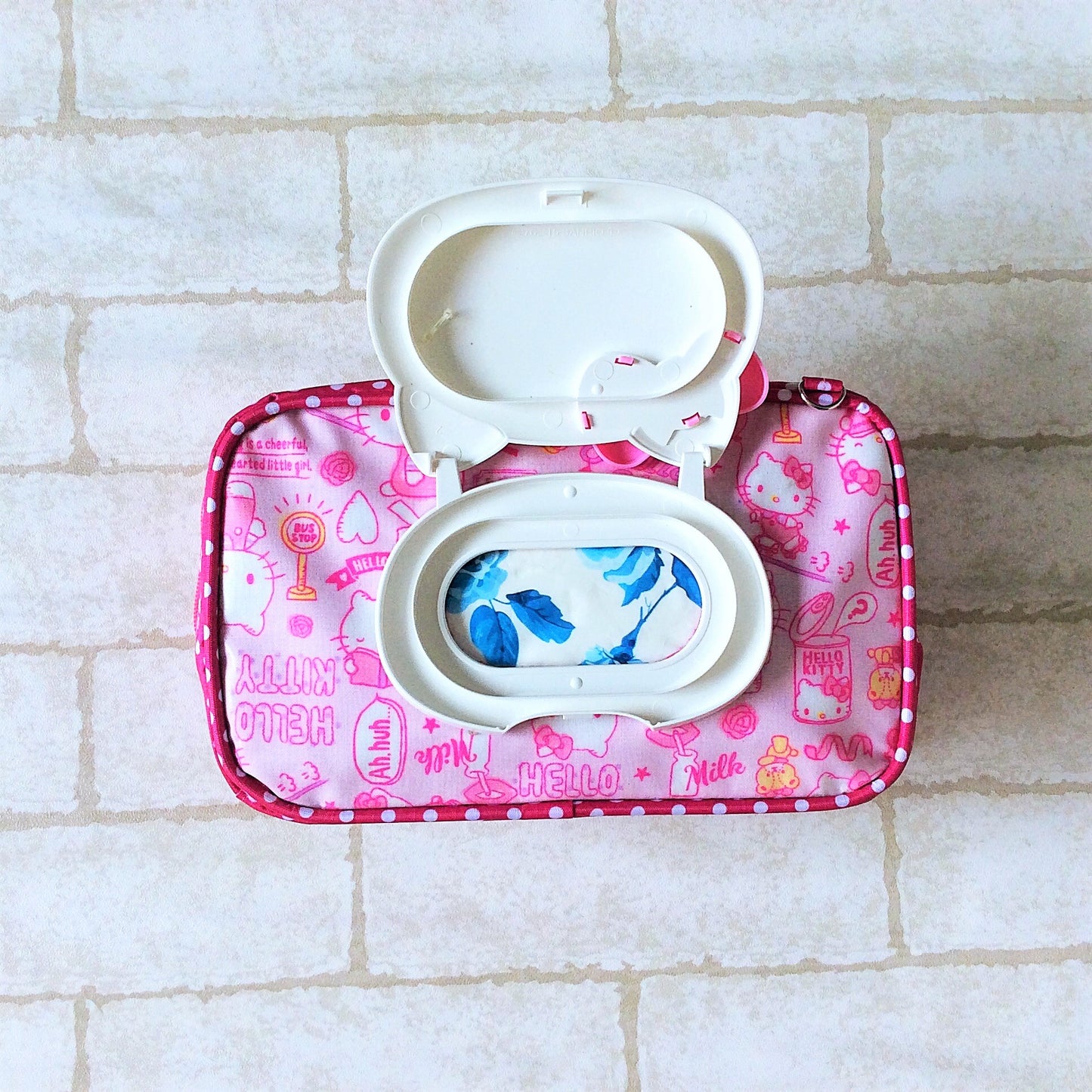 Kleenex WET AND DRY Tissue Holder | Kleenex Tissue 2in1 Pouch | Kleenex Wet and Dry HK Design 8B17